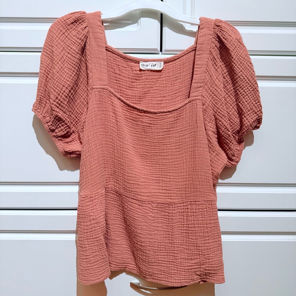 NWOT Textured puffy sleeve top in dusty rose